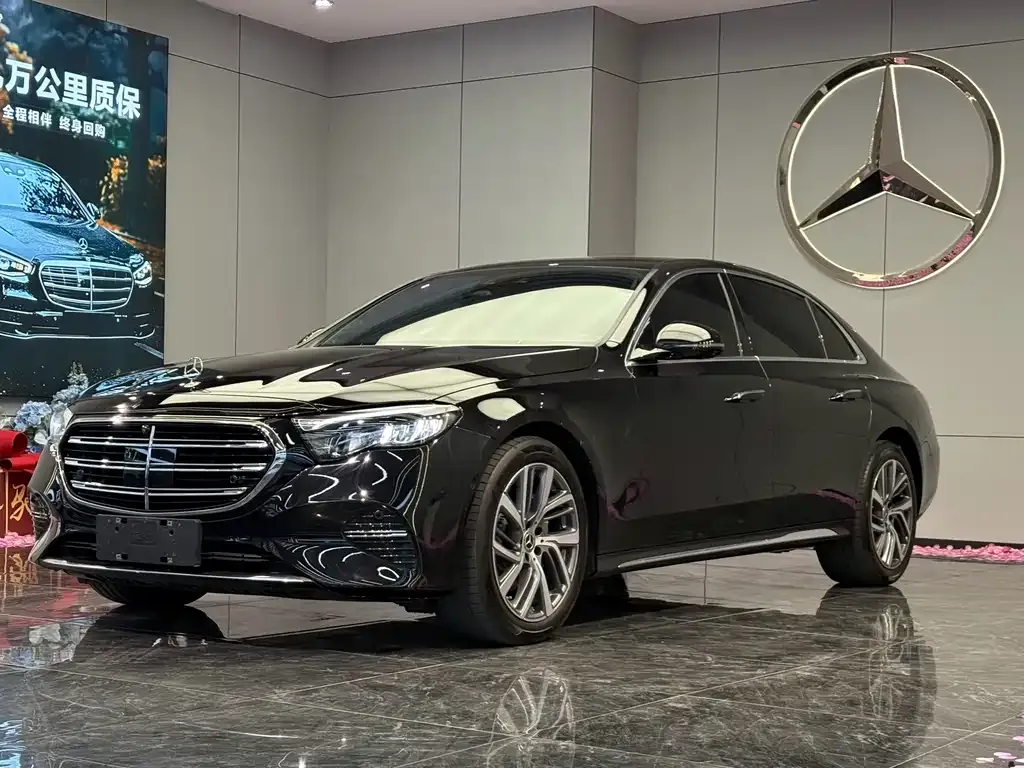 Mercedes-Benz E-Class — фото 1