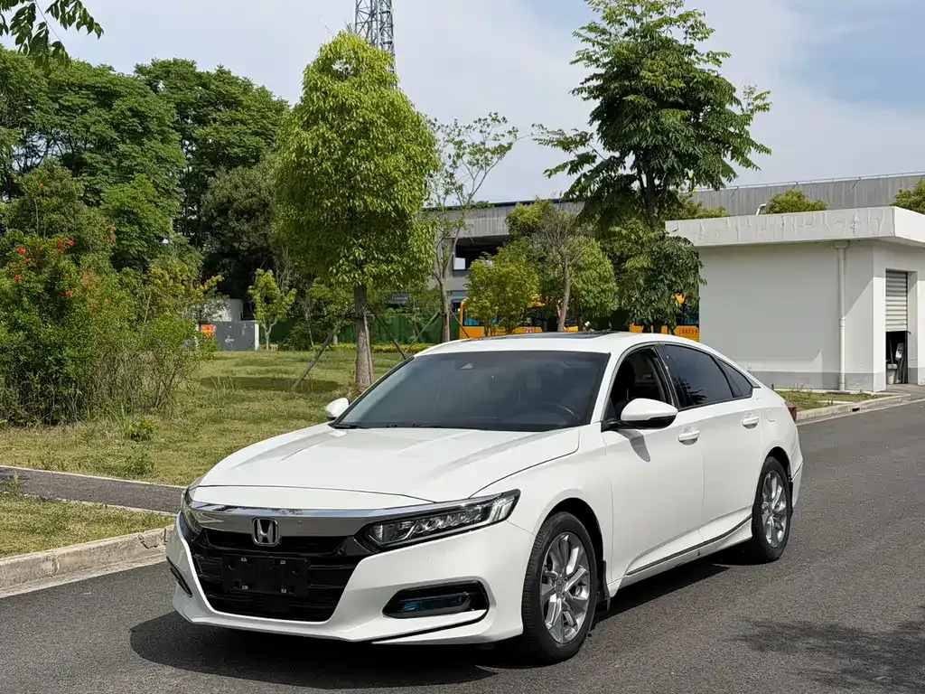 Honda Accord — фото 1
