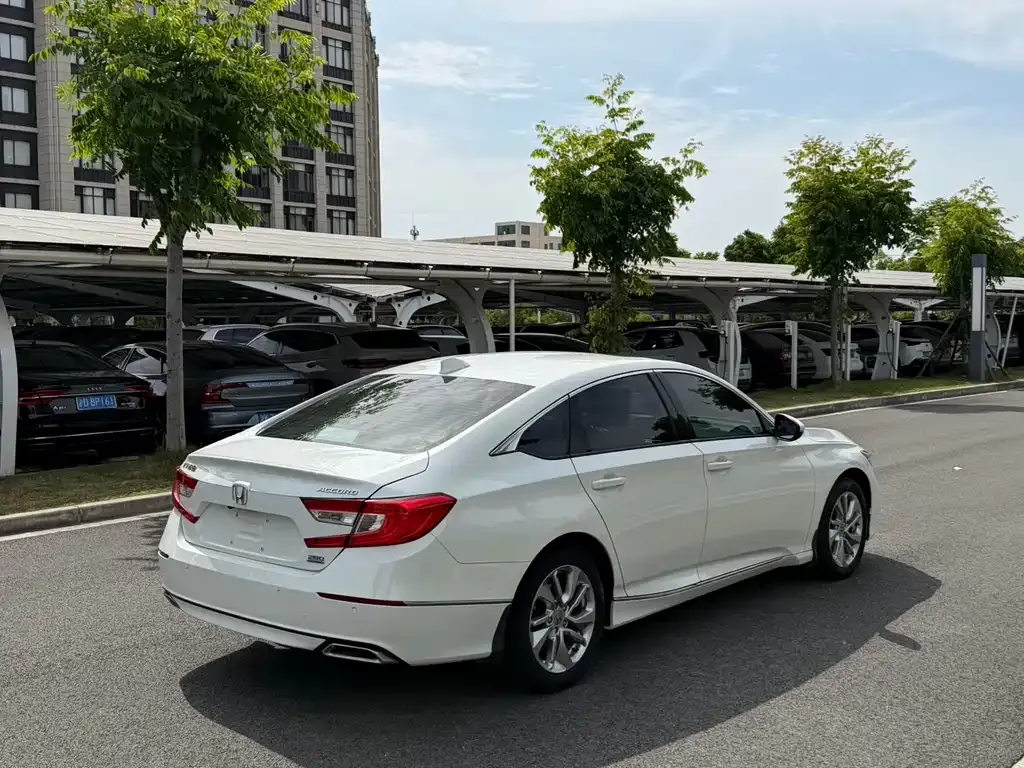 Honda Accord — фото 10