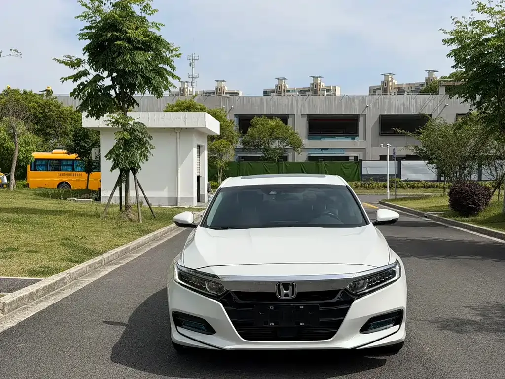 Honda Accord — фото 8