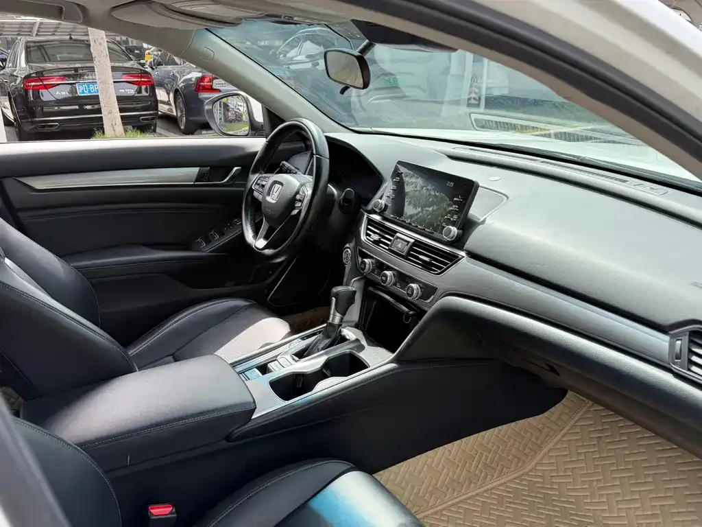Honda Accord — фото 9