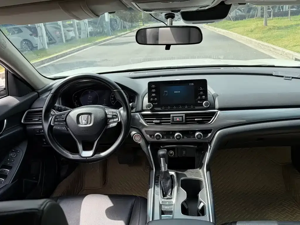 Honda Accord — фото 6