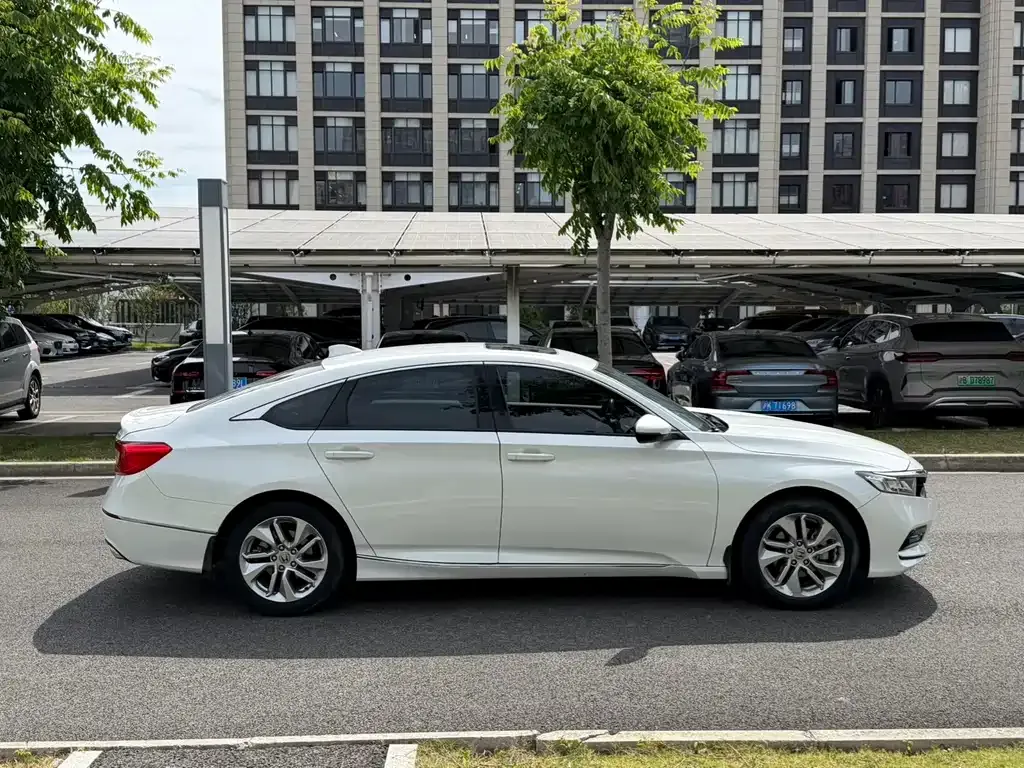 Honda Accord — фото 2