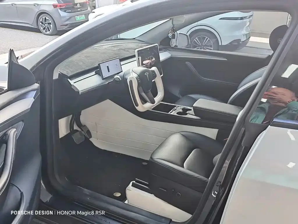 Tesla Model Y — фото 2