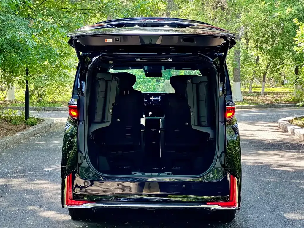 Toyota Vellfire — фото 6