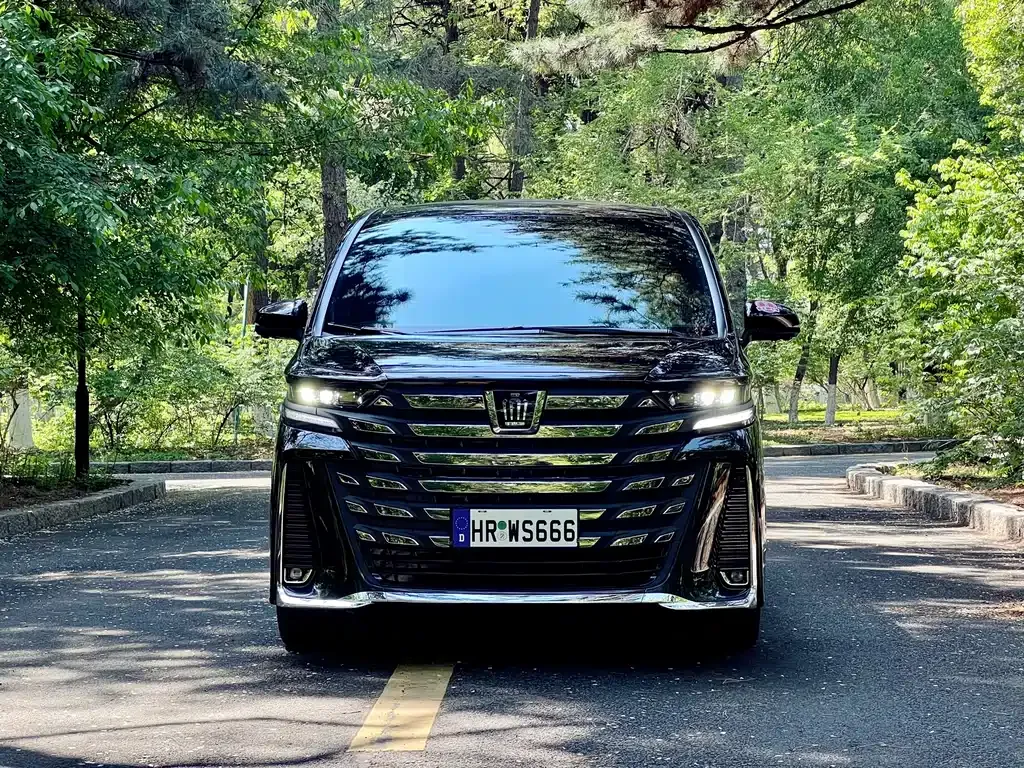 Toyota Vellfire — фото 9