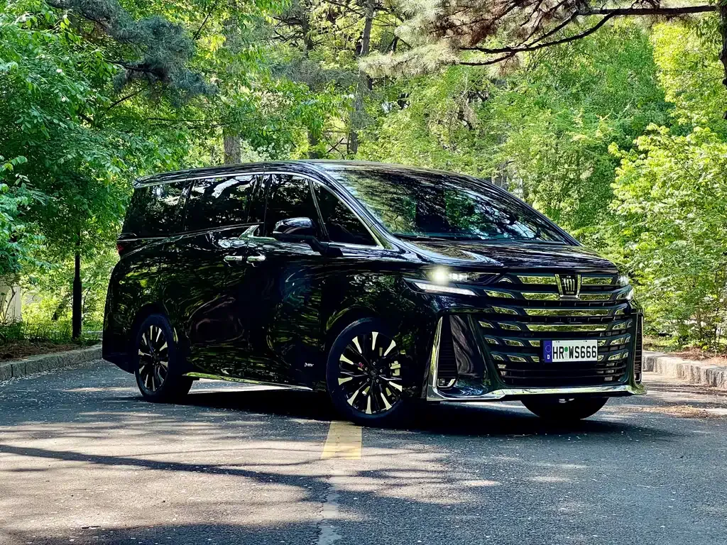Toyota Vellfire — фото 2