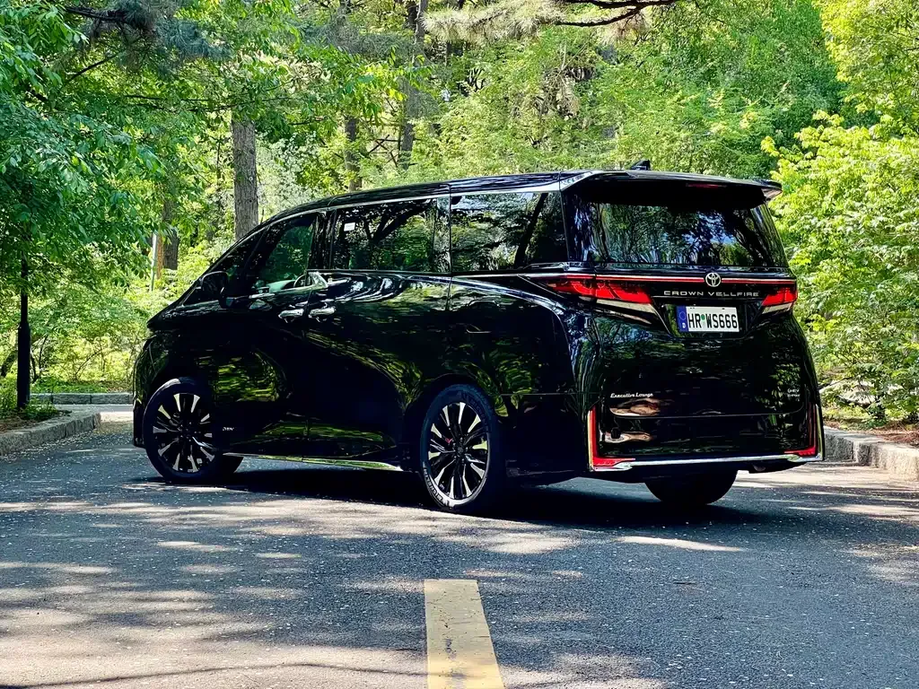 Toyota Vellfire — фото 3