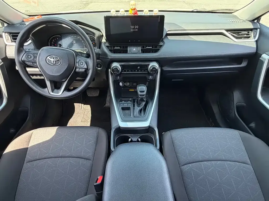 Toyota RAV4 — фото 4