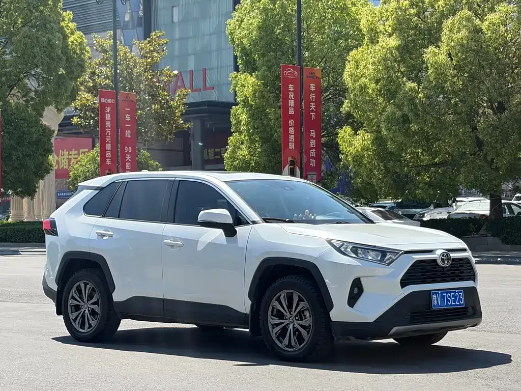 Toyota RAV4 — фото 10