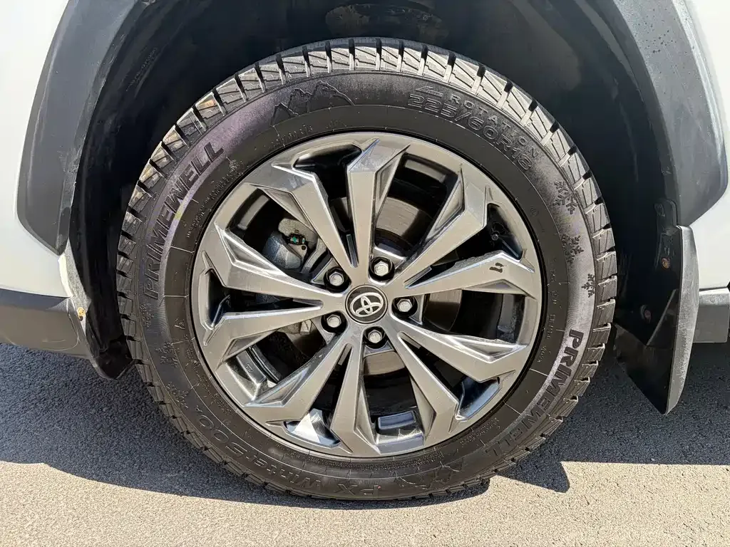Toyota RAV4 — фото 3