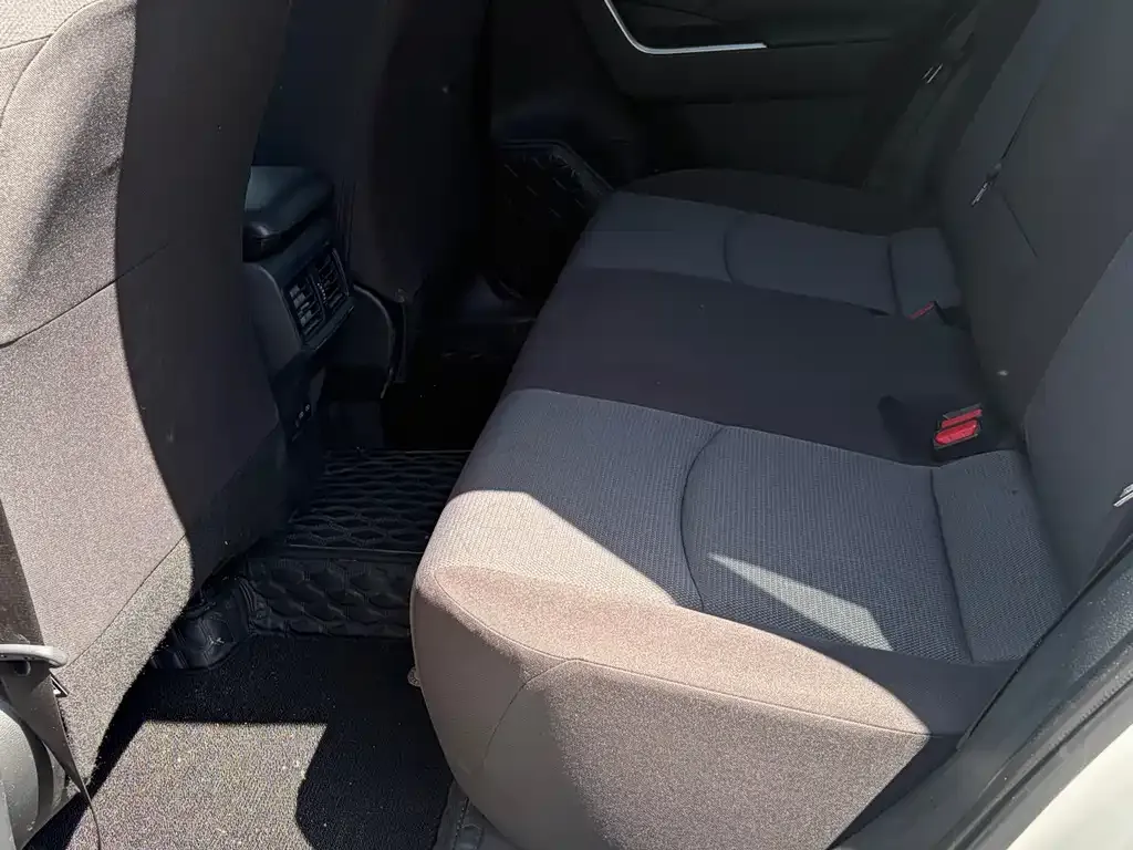 Toyota RAV4 — фото 6