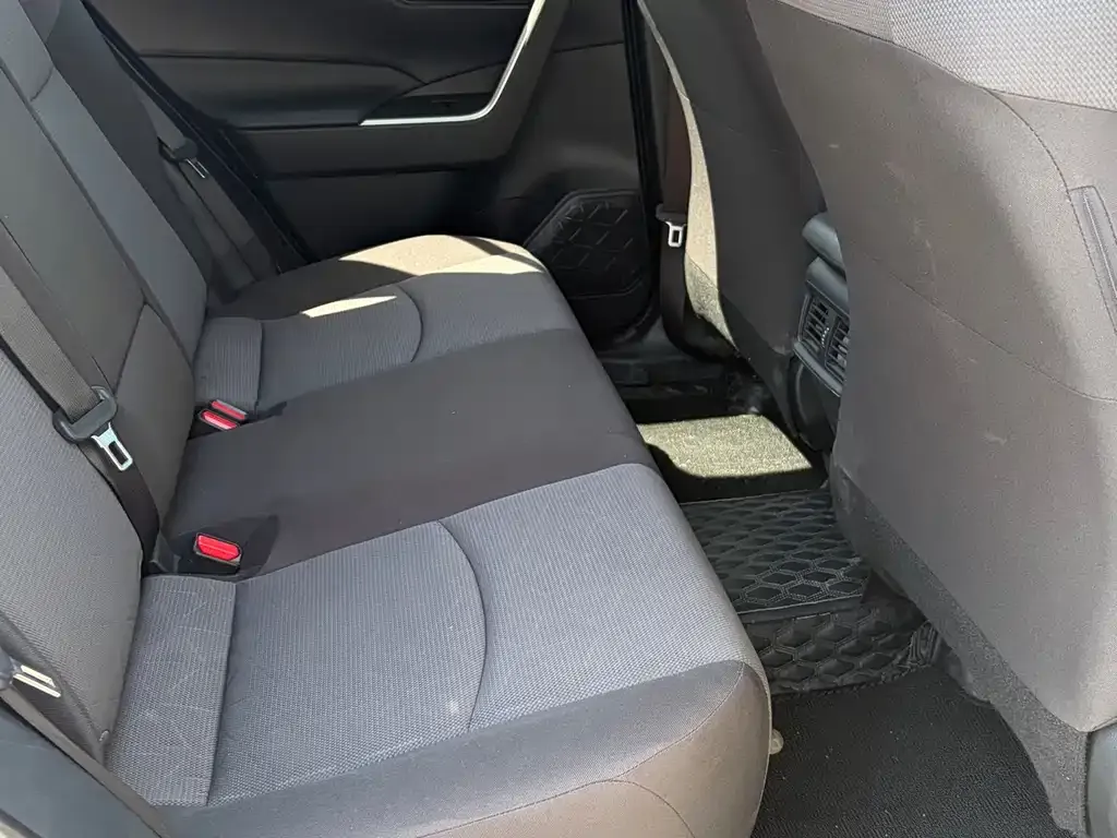 Toyota RAV4 — фото 2