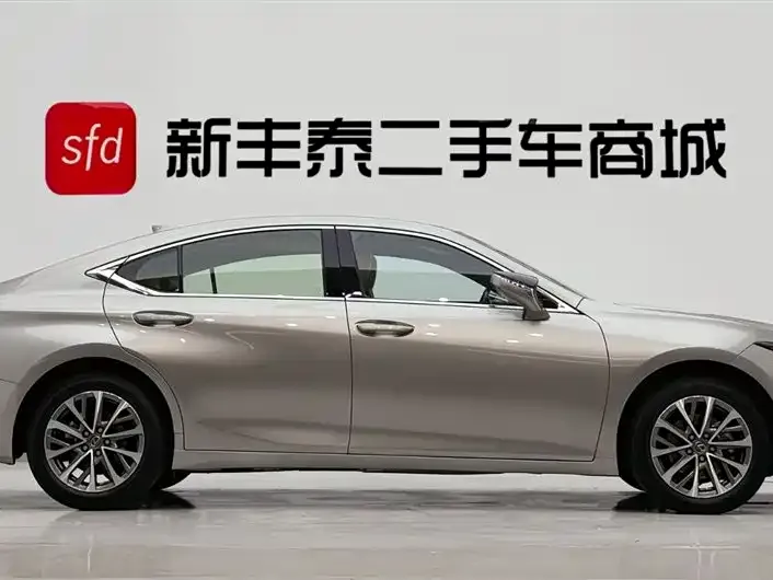 Lexus ES — фото 8