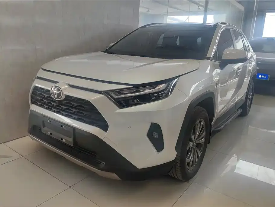 Toyota RAV4 — фото 1