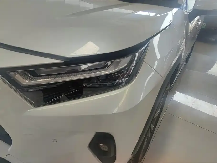 Toyota RAV4 — фото 3
