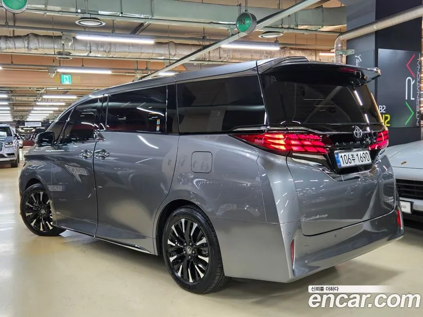 Toyota Alphard — фото 9
