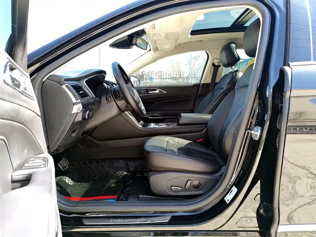 Ford Taurus 2022 из CN, фото 5