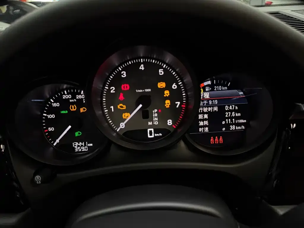 Porsche Macan 2024 из CN, фото 2