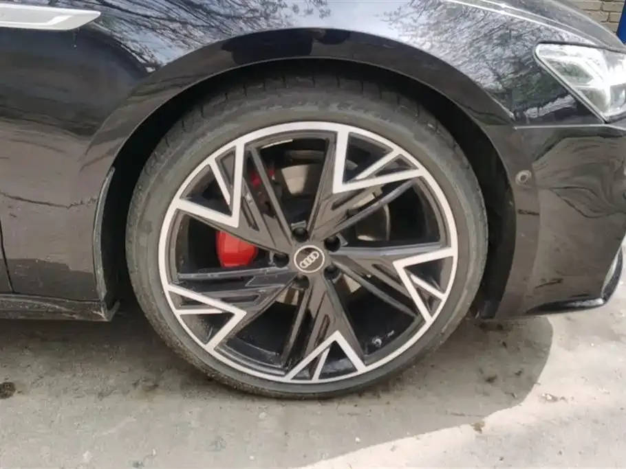 Audi A7L 2024 из CN, фото 9