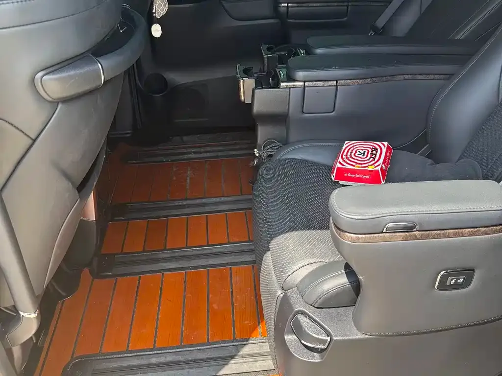 Toyota Vellfire — фото 2