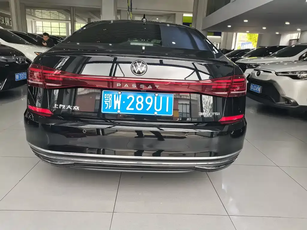 Volkswagen Passat — фото 8