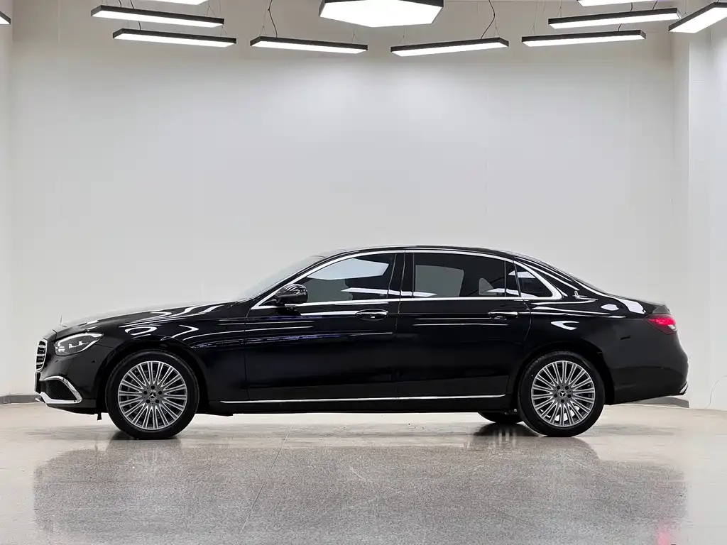 Mercedes-Benz E-Class — фото 8