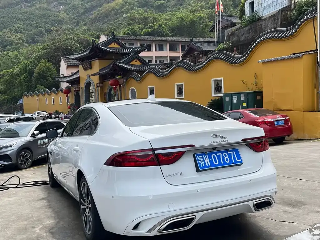Jaguar XFL — фото 10