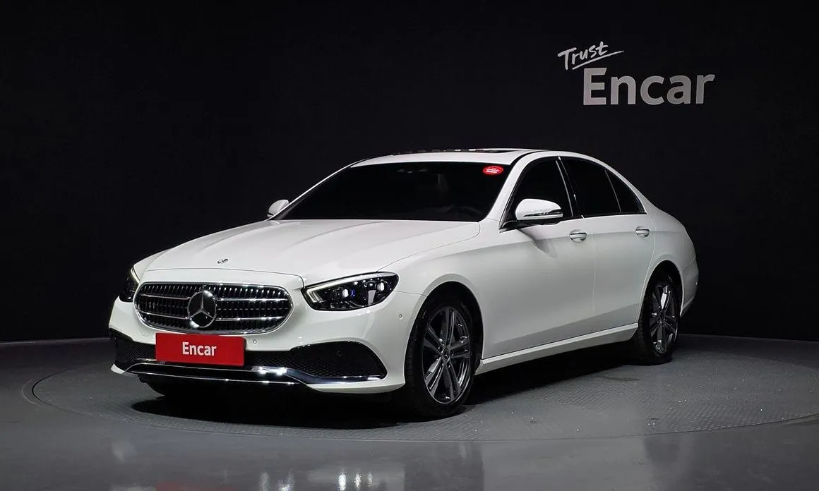 Mercedes-Benz E-Class — фото 1