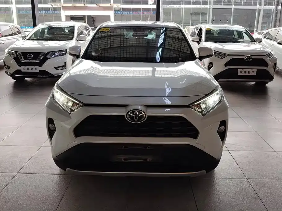Toyota RAV4 — фото 5