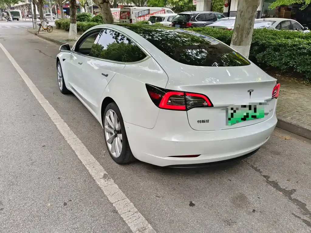 Tesla Model 3 — фото 9