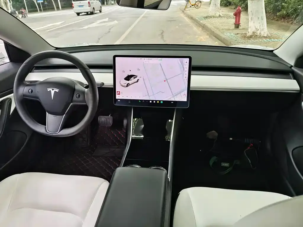 Tesla Model 3 — фото 2