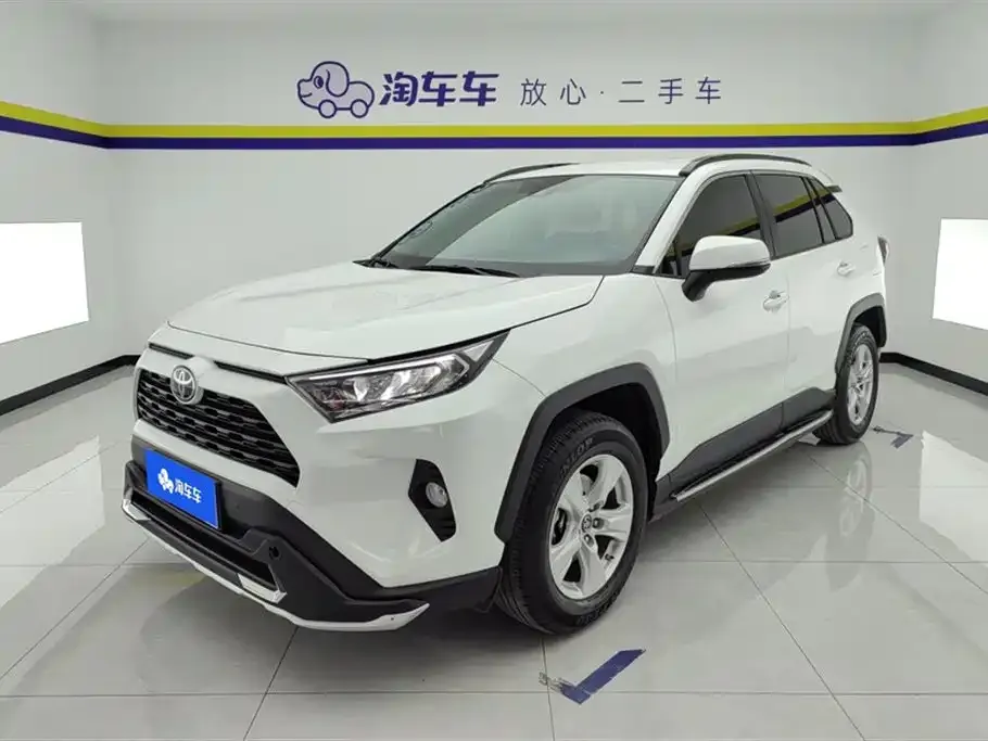 Toyota RAV4 — фото 1
