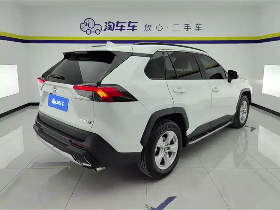 Toyota RAV4 — фото 10