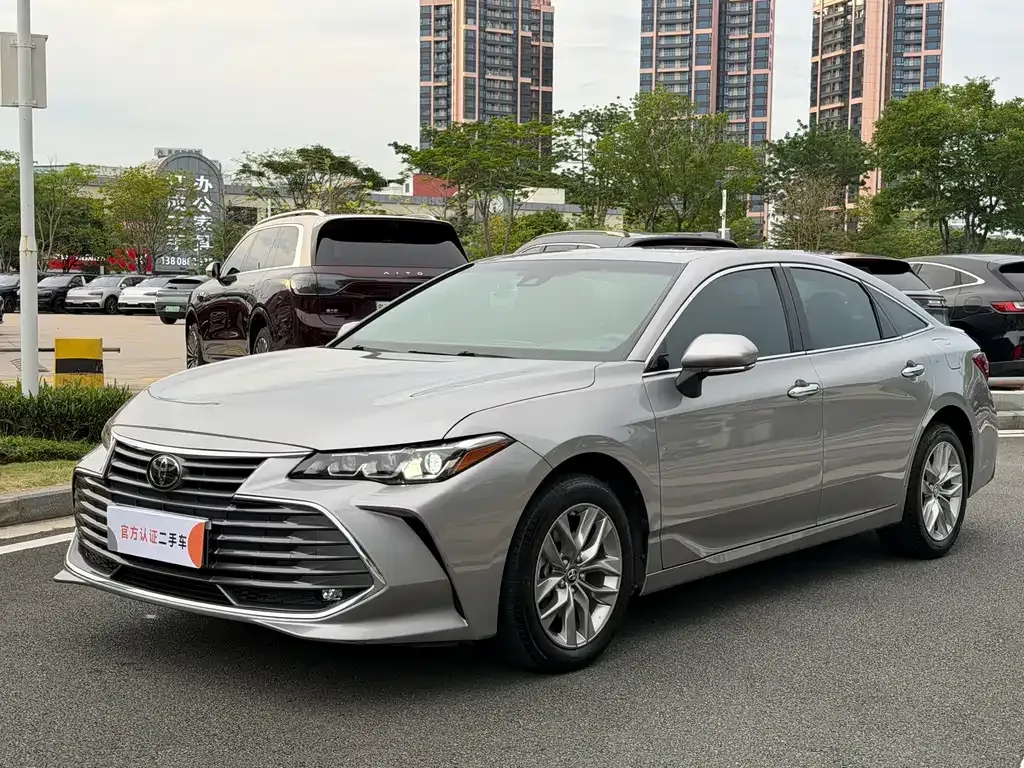 Toyota Avalon — фото 1