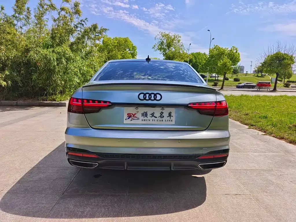Audi A4L 2021 из CN, фото 8
