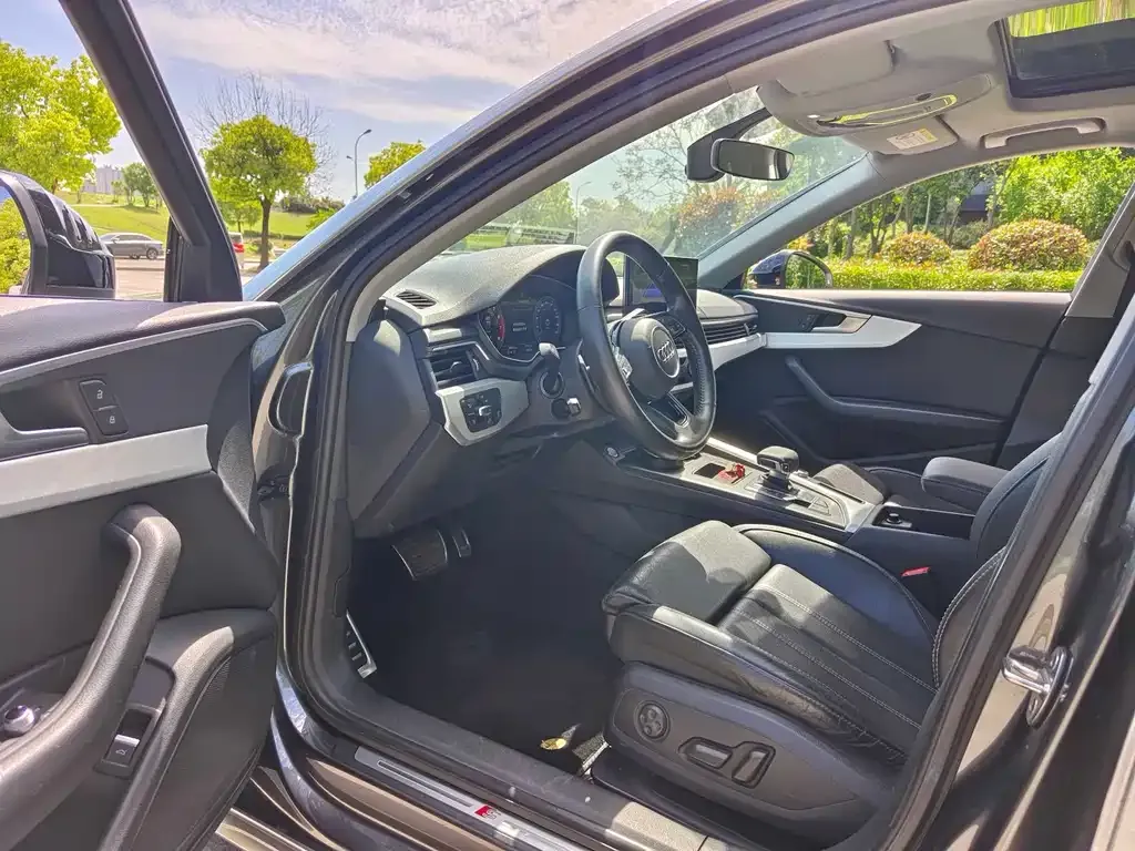 Audi A4L 2021 из CN, фото 4