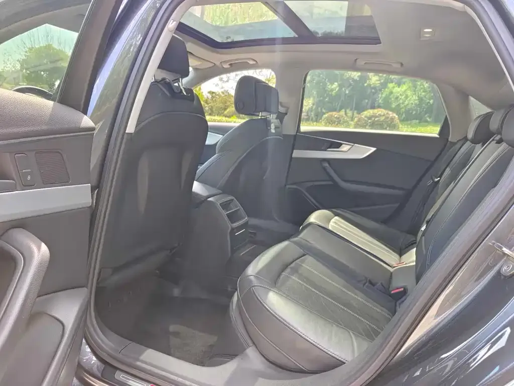 Audi A4L 2021 из CN, фото 2