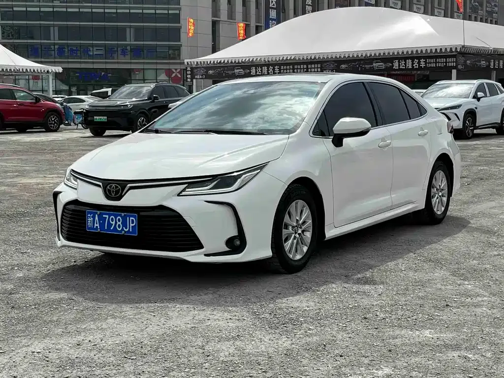 Toyota Corolla — фото 1