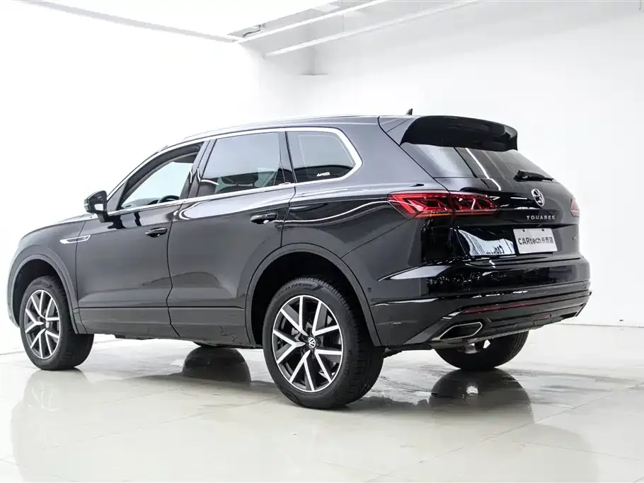 Volkswagen Touareg — фото 7