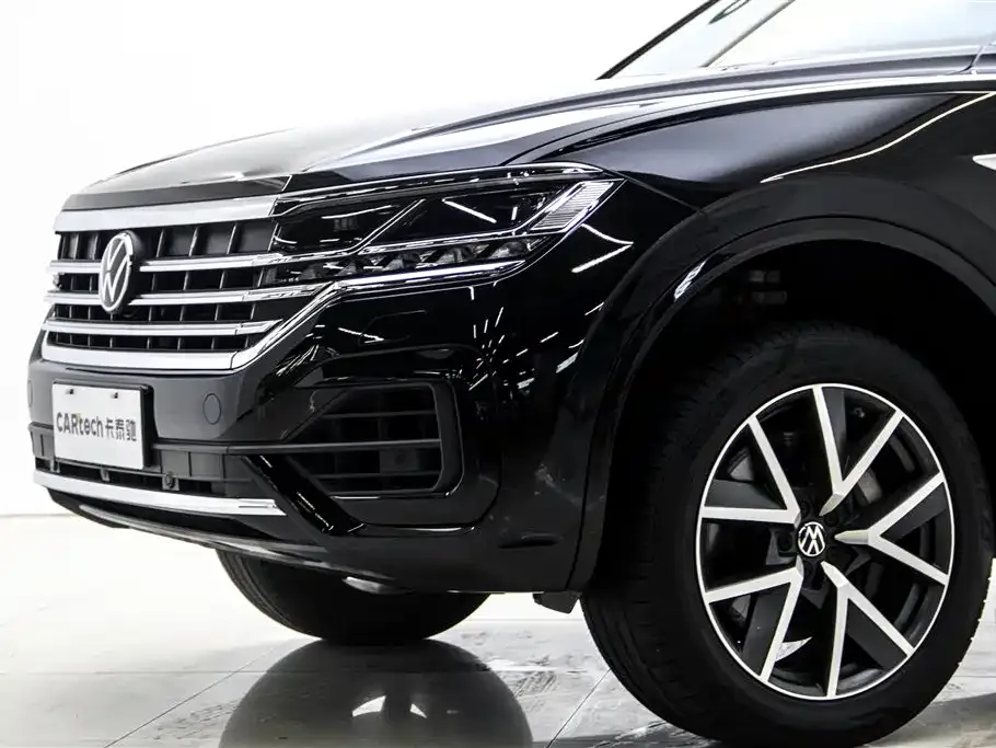 Volkswagen Touareg — фото 6