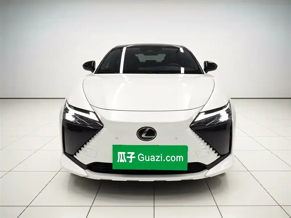 Lexus RZ — фото 3