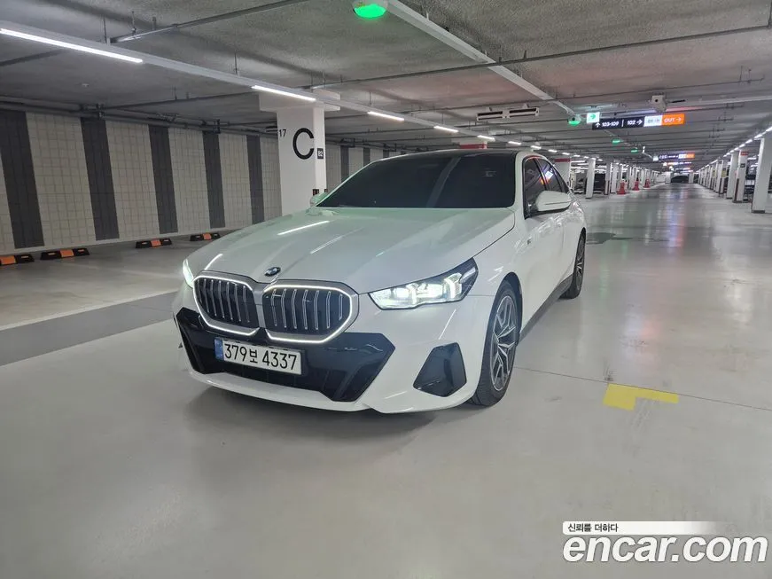 BMW 5-Series 520i M Sport 1
