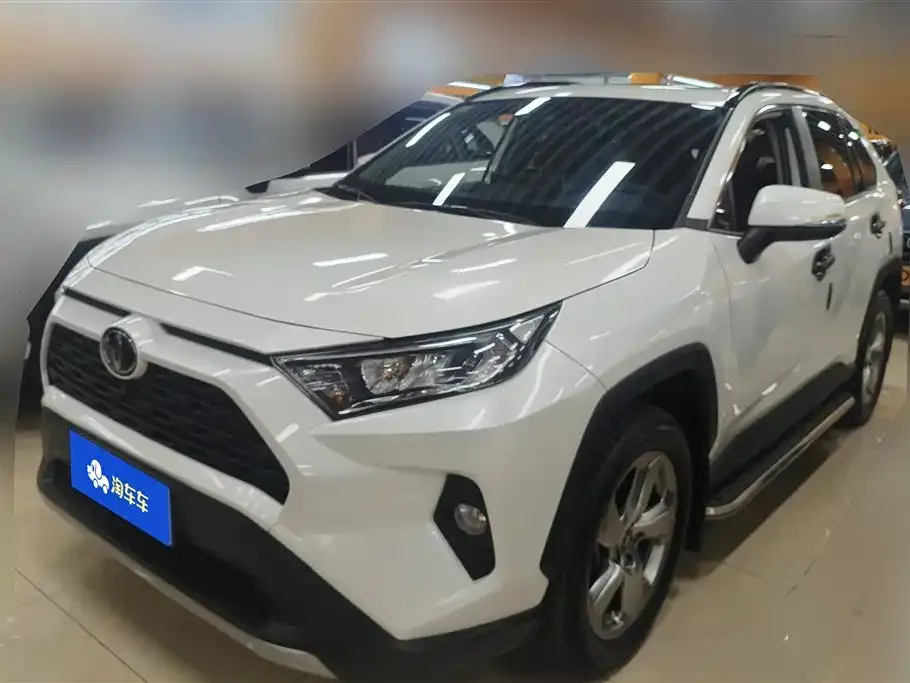 Toyota RAV4 — фото 1