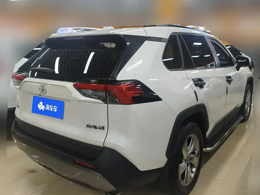 Toyota RAV4 — фото 7