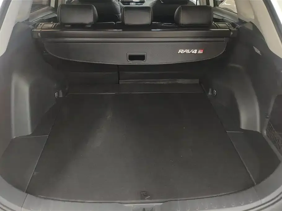 Toyota RAV4 — фото 6