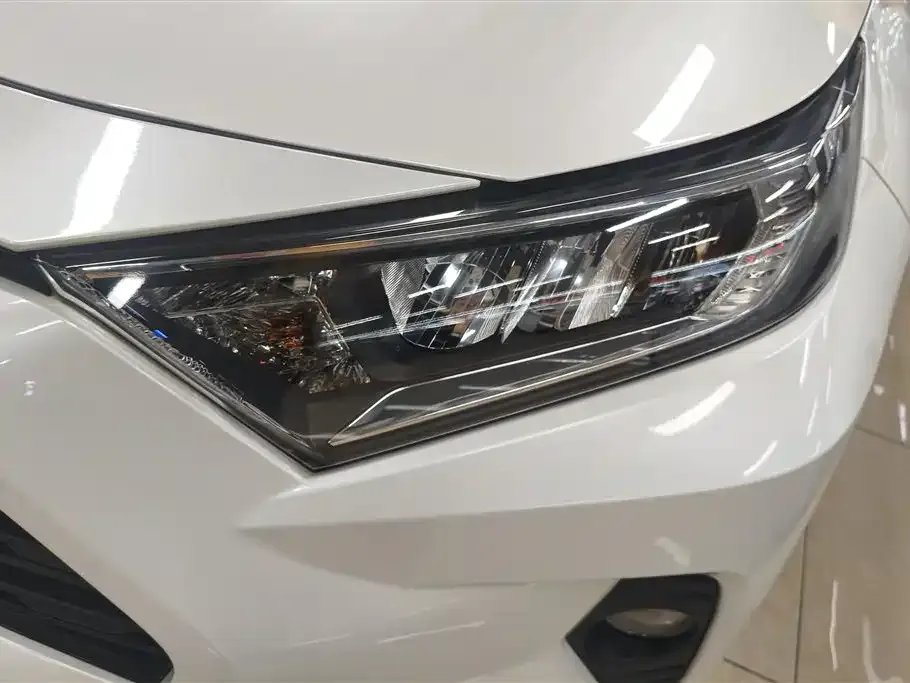 Toyota RAV4 — фото 2