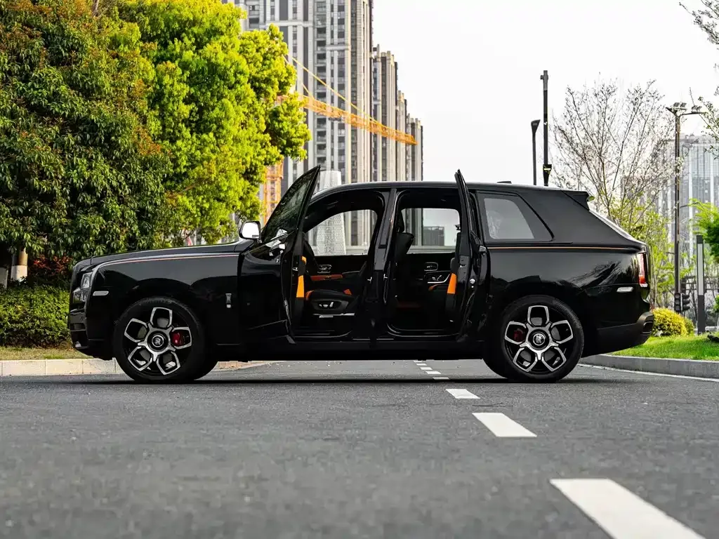 Rolls-Royce Cullinan — фото 10