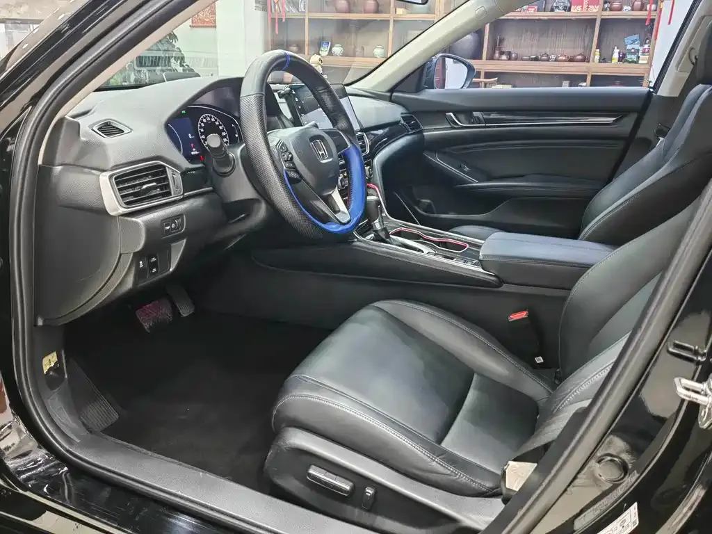 Honda Accord — фото 9