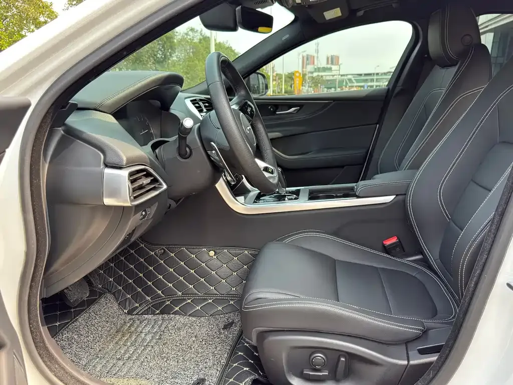 Jaguar XEL — фото 6